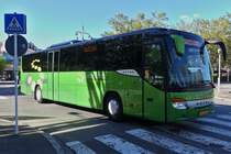 SL 3379, Setra S 416 UL, von Sales Lentz, biegt nahe dem Busbahnhof von Remich auf den Parkplatz ab um seine Reisegruppe aufzunehmen. 09.2023