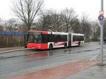 Ein MAN NG313 mit Werbung fr das Cinemaxx steht in Bremen Kattenturm und wartet auf seine Fahrgste und weiterfahrt. Diese 30 Busse, die im Frhjahr 2002 bei der BSAG in den Fuhrpark kamen, haben heute eine gelbe Plakette. 
