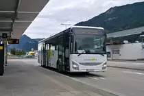 Iveco-Irisbus Crossway von Ledermair (SZ-304FC) als Schicht-Shuttle Sandoz/Novartis am Bhf. Jenbach. Aufgenommen 30.8.2023.