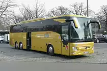 Mercedes-Benz Tourismo - von Skan Tours Touristik, Berlin-Hardenbergplatz im März 2022.