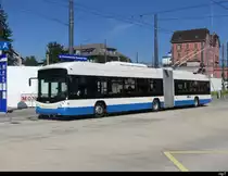 VBL - Hess Trolleybus Nr.216 unterwegs auf der Linie 5 in Emmenbrücke Bahnhof Süd am 25.09.2023