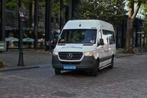 Mercedes Benz Sprinter, omnibuzz, (Rufbus), gesehen in den Straßen von Maastricht. 06.10.2023 