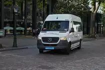 Mercedes Benz Sprinter, omnibuzz, (Rufbus), gesehen in den Straßen von Maastricht. 06.10.2023 