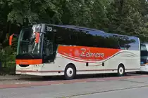VanHool EX Reisebus, von Busreisen  Zeimers aus Amel in Belgien, gesehen am Straßenrand in Maastricht. 06.10.2023