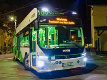 Graz. In der Nacht vom 7. auf den 8. Oktober, fand die österreichweite Lange Nacht der Museen statt. Im Zuge dessen ist hier der Wagen 940 der Graz Linien in Mariatrost zu sehen.