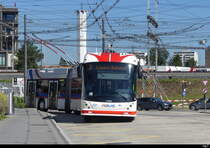 VBL - Hess Trolleybus Nr.421 unterwegs auf der Linie 2 in Emmenbrücke Bahnhof Süd am 25.09.2023