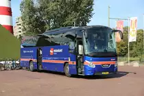 Dieser VDL Futura Bus brachte am 6.10.2023 eine Reisegruppe nach Madurodam in den Niederlanden. Nach dem Ausstieg der Fahrgäste konnte ich dann dieses Foto machen.