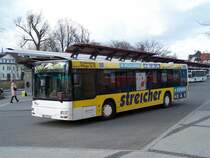 Das Streckennetz besteht aus 10 Linien. 3 davon bleibein Villingen, 3 weitere kehren in Schwenningen, und vier verbinden die 2 Stdten.
Hier Wagen 21, ein NL 223, am Bahnhof Villingen.