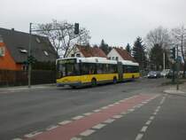 Solaris Urbino auf der Linie 195 nach S-Bahnhof Mahlsdorf an der Haltestelle Mahlsdorf Am Rosenhag.