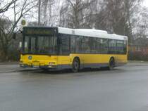 MAN Niederflurbus 2. Generation auf der Linie M82 nach S+U Bahnhof Rathaus Steglitz an der Haltestelle Marienfelde Waldsassener Strae.