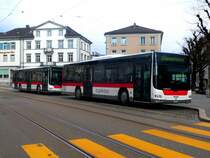 Beide Typen MAN Lions City 2-Achser Nr. 262 (2-trig) und Nr. 254 (3-trig) beim Bahnhof St. Gallen am 11.03.09.