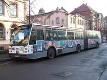 Ein Gelenkbus Van Hool AG 700 f�hrt in Colmar nur auf Schulstrecken.