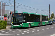 Mercedes Citaro 7018, auf der Tramersatzlinie 14, die wegen einer Grossbaustelle nicht mit Tramzügen fahren kann, bedient am 29.04.2024 die Haltestelle Lachmatt.