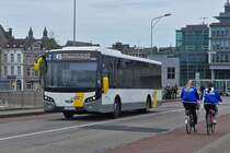 1-RLX-137, VDL Citea von de Lijn, aufgenommen in den Straßen von Maastricht. 04.2024