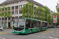 Mercedes Citaro 7013, auf der Linie 34, fährt am 08.04.2024 bei der Haltestelle Wettsteinplatz ein.
