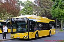 BVG Wagen 1846 als Linie 249 am 02.05.2024 in der Rheinbabenallee/Betty-Hirsch-Platz, Berlin 