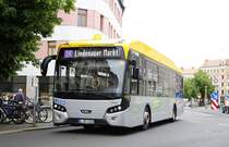 Ein E-Bus der Leipziger Verkehrsbetriebe am 03.05.2024 am Lindenauer Markt in Leipzig