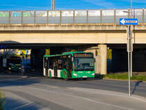 Graz. In der ersten Sonnenstunde des 95.05.2024, einem Sonntagmorgen, macht sich Wagen 134 bereit für seinen ersten Umlauf auf der Linie 82 bei Graz Don Bosco.
