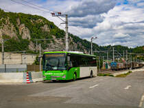Peggau. Ein Iveco Crossway von Dr. Richard, steht hier am 07.05.2024 abfahrbereit als Linie 130 im Bahnhof Peggau.
