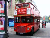 Ein ehemaliger Londoner Linienbus auf dem Schadowplatz in D�sseldorf.