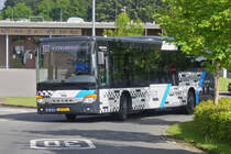 AM 5571, Setra S 416 LE, von Autocars Meyers, nähert sich der Haltestelle Parc Hosingen, danach geht es weiter auf der Linie 137 zum Bahnhof in Ettelbrück. 05.2024