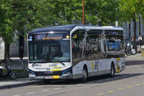 2-DSB-469, MAN Lions City e von De Lijn, gesehen in den Straßen von Maastricht, auf Leerfahrt in Richtung Bahnhof.  06.2024