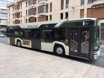 Solaris Urbino 12 IV Hybrid, Avanza Elche, Wagen 220, bedient die Haltestelle Museo Arqueologico als Linie F in Elche am 10.06.2024