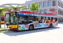 HSB Hanau Solaris Urbino 12 Wagen 24 am 07.06.24 in Hanau Freiheitsplatz