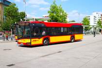 HSB Hanau Solaris Urbino 12 Wagen 18 am 07.06.24 in Hanau Freiheitsplatz