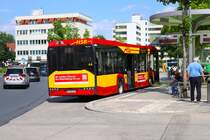 HSB Hanau Solaris Urbino 12 Wagen 44 am 07.06.24 in Hanau Freiheitsplatz