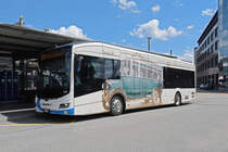 BOOG MAN Lions City Elektrobus 124 mit der Werbung für 100 Jahre Öffentlicher Nahverkehr in der Region Olten, auf der Linie 503, wartet am 13.06.2024 beim Bahnhof Olten.