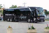 Setra S 517 HDH von Höffmann Touristik (Prag). Wolgast im Mai 2024.