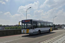 XLT-140, VDL Jonkheere von de Lijn, auf der Fahrt zum Bahnhof  in Maastricht.  06.2024