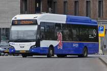 51-BNK-8 VDL eCitea von Arriva, befährt die Wilhelminabrug in Maastricht. 04.24