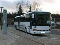 Setra S 300er-Serie auf der Linie 927 am S-Bahnhof Strausberg.