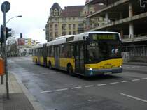 Solaris Urbino auf der Linie 167 nach K�penick M�ggelschl��chenweg am U-Bahnhof Rathaus Neuk�lln.