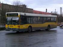 Mercedes-Benz O 405 N (Niederflur-Stadtversion) auf der Linie 140 nach U-Bahnhof Mehringdamm am Ostbahnhof.