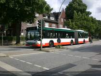 Mercedes-Benz O 530 I (Citaro) auf der Linie 22 nach S-Bahnhof Blankenese am U-Bahnhof Kellinghusenstra�e.