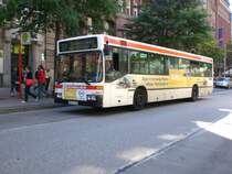 Mercedes-Benz O 405 N� auf der Linie 37 nach Hauptbahnhof/ZOB an der Haltestelle Hauptbahnhof/M�nckebergstra�e.