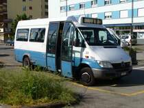 VBT Mini Merzedes Bus Nr 28 neben den SBB Bahnhof von Dietikon am 10.05.2007