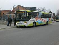 Setra S 400er-Serie NF (Multi Class) auf der Linie 727 nach Teupitz Markt am S-Bahnhof Knigs Wusterhausen.