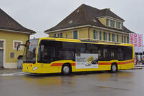 Mercedes Citaro 67 der BLT, auf der Linie 60, wartet am 27.01.2025 an der Haltestelle beim Bahnhof Muttenz.