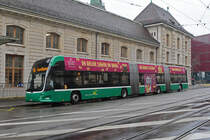 Hess Doppelgelenkbus 9104, auf der Linie 50, wartet am 10.02.2025 an der Endstation am Bahnhof SBB. Aufnahme Basel.