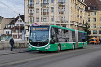 Mercedes Citaro 7030, auf der Linie 34, überquert am 26.11.2024 die Mittlere Rheinbrücke. Aufnahme Basel.