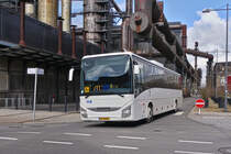 NC 5882, IVECO Crossway, der Stadt Esch Alzette, als Schüler Transport, aufgenommen bei den Museums Hochöfen in Esch Belval. Gruß an den freundlichen Fahrer. 02.2025