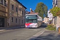 Iveco-Irisbus Crossway von Postbus (BD-16312) als Linie 580 in St. Johann im Pongau, Hauptstraße. Aufgenommen 7.10.2024.