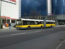 Mercedes-Benz O 405 N (Niederflur-Stadtversion) auf der Linie 130 nach Waldkrankenhaus Spandau am S-Bahnhof Stresow.