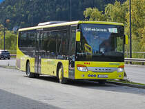  Griaß enk bei ins im Tiroler Oberland  wünscht dieser Setra S 415 LE business von Rietzler (LA-RR49) am Bhf. Landeck-Zams. Aufgenommen 9.10.2024.
