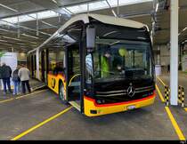 Postauto - Mercedes e Citaro Gelenkbus ausgestellt in der Neuen Postauto Garage in Affoltern am Albis am 30.03.2025 .. Foto Endstand anlässlich des Tag der Offen Tore der neuen Garage am 29+30.03.2025