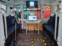 Blick in den Innenraum des autonom fahrenden Kleinbusse EZ10 des französischen Herstellers Easymile. (Messe Hannover, April 2025)